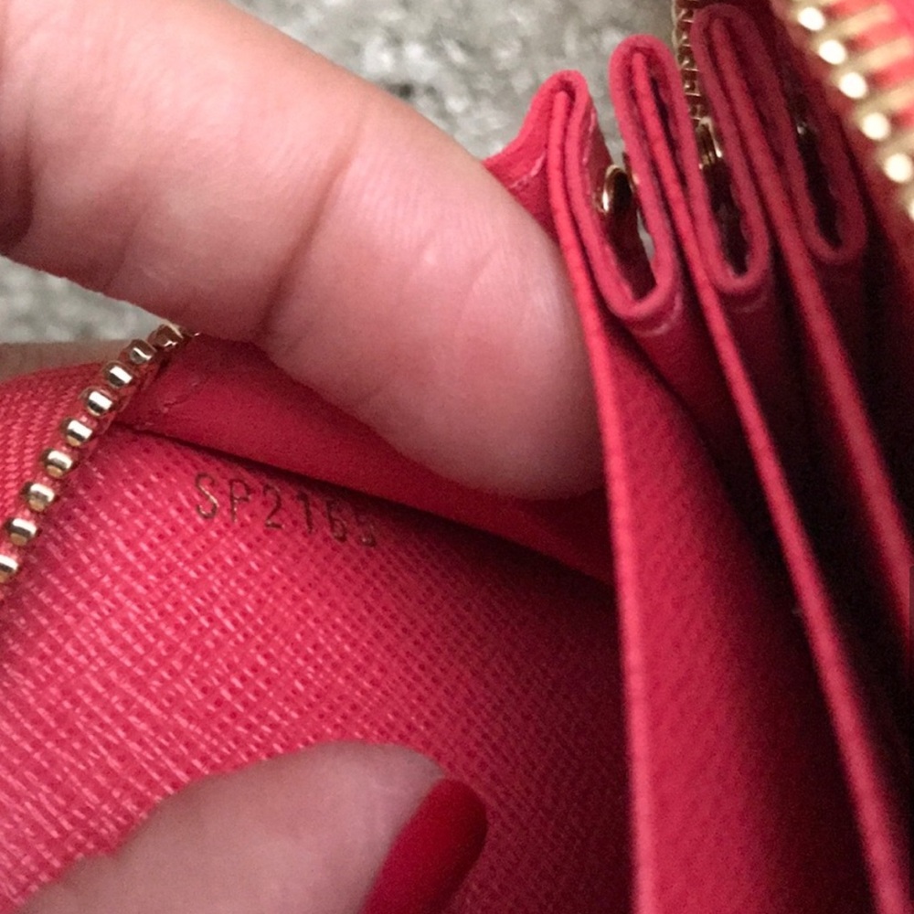 Louis Vuitton Brown and Coral Zippy Multicartes LV - Picture 6 of 7